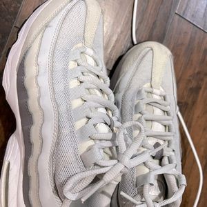 Soft worn Nike air max. size 8W. comfy, fits true to size.